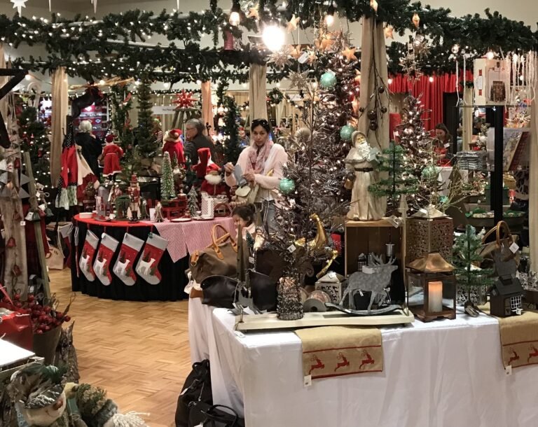 CloseUpSophiesShop 1 1 768x610