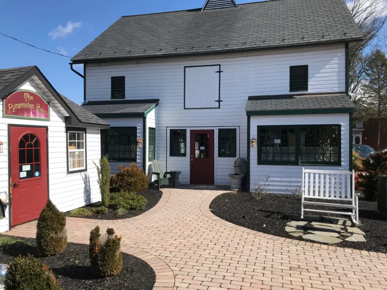 New Oxford 2059 1066x 768x576